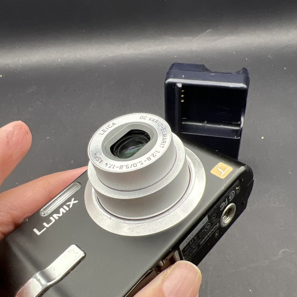 Panasonic LUMIX DMC-FX12 7.2MP Digital Camera Black Memory Card Battery READ - Picture 7 of 14